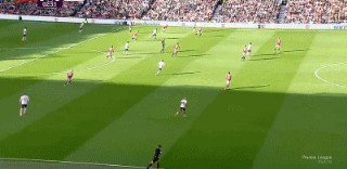 ⚽英超半场：德里赫特血流不止引发争议 平诺克补时破门 曼联0-1布伦特福德